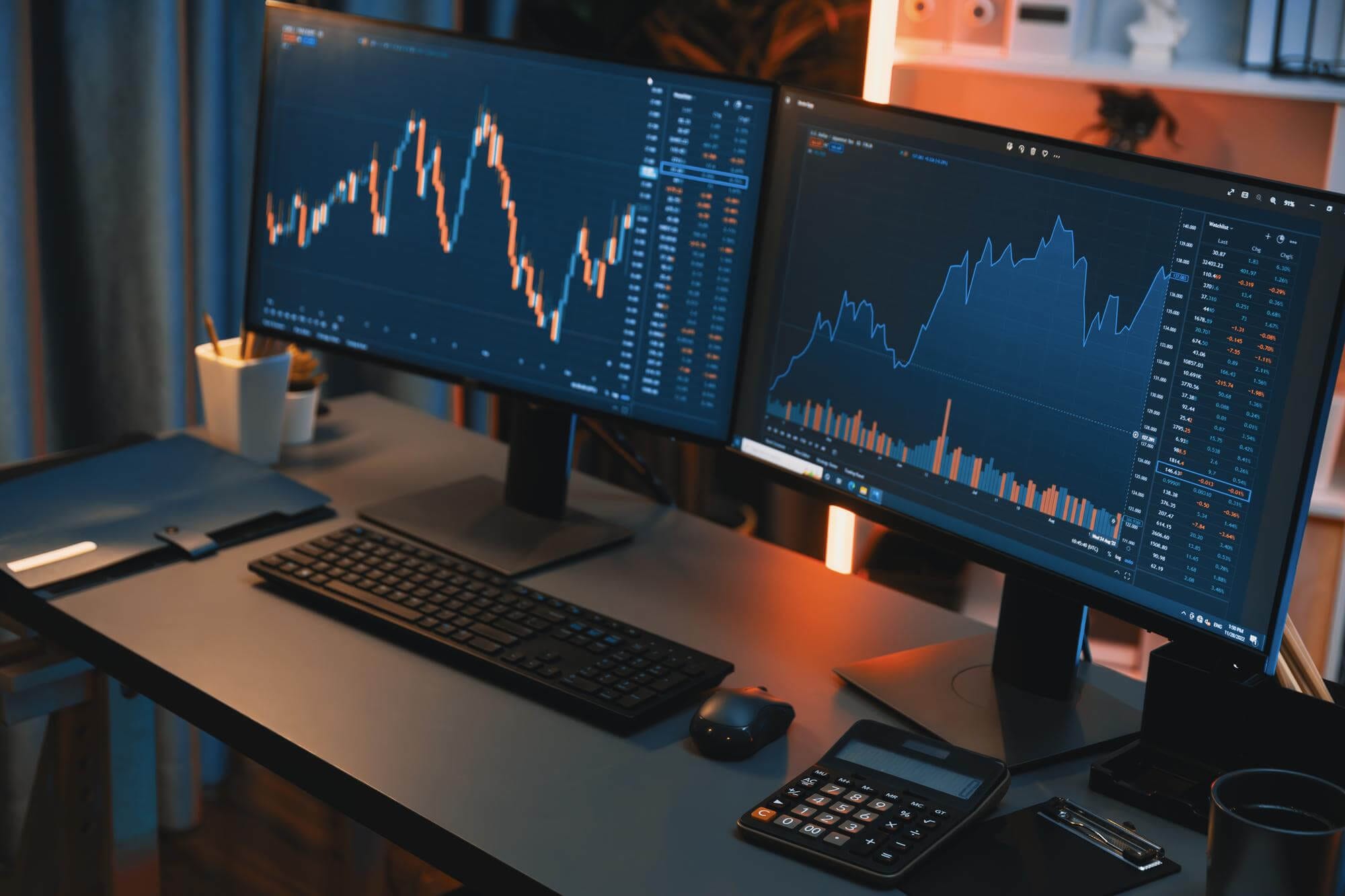 Best Trading Desk Setup with Dual Monitors displaying financial charts